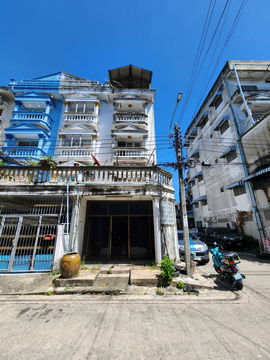 Urgent Sale! Best Price in Pracha Uthit! 4-Storey Corner Townhome/Commercial Building, Vintage Style at Sapsomboon Villa, Pracha Uthit 91. 