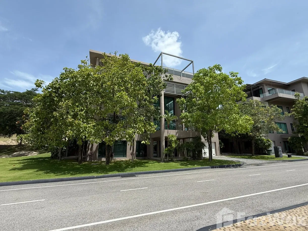 picture Exceptional 4-Storey Villa at Black Mountain Golf Resort - 13/83