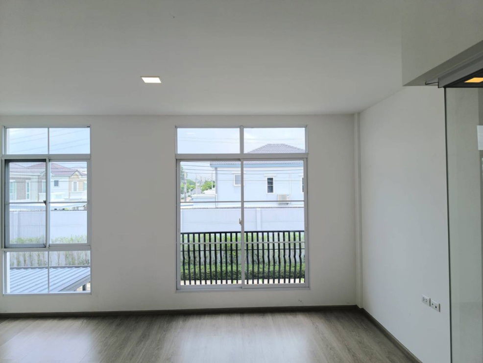 รูป 🔥🏡□■Townhome 4 Plots in Bangna 5 BR  63 sq.w 300 sqm. fully furnished with the best price for Rental■□ - รูปที่ 8/12