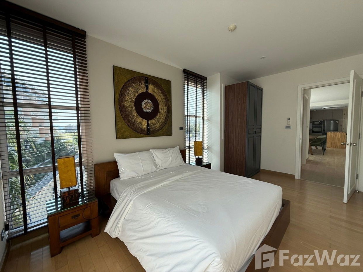picture Newly Renovate 3 bedroom Condo at The Breeze - 26/39