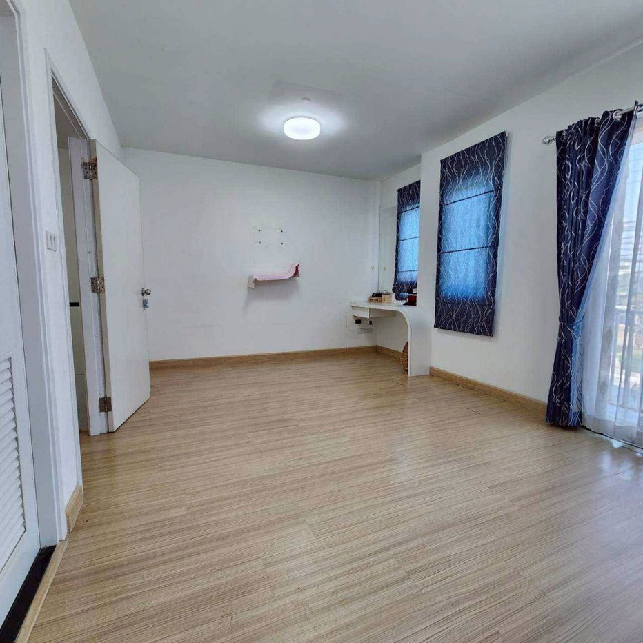 picture Townhouse for rent, 2 floors, The Connect Village 12a, King Kaew 37, front of house next to garden (N.1817) - 6/9