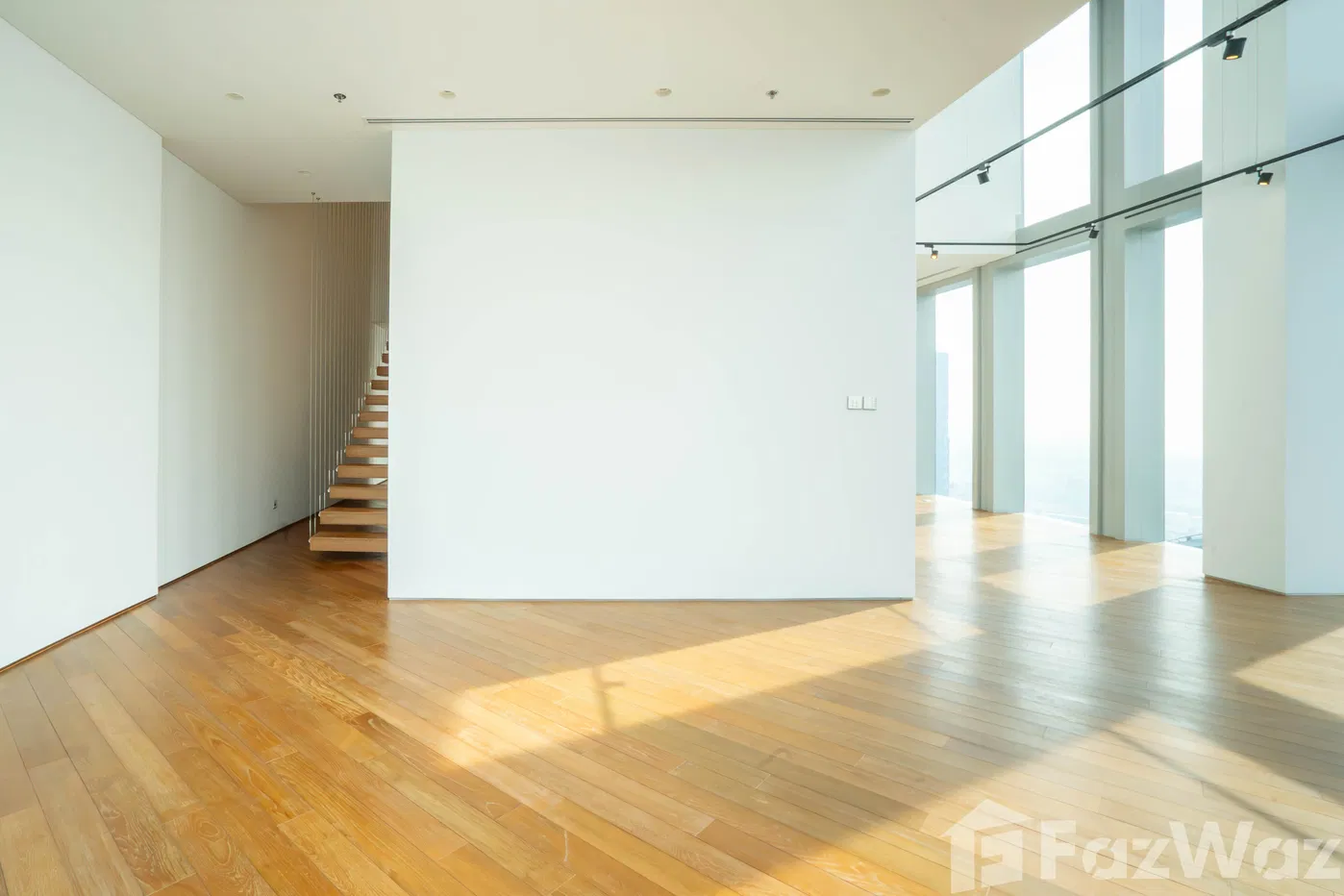 picture Amazing Pet Friendly Duplex For Sale - 23/35