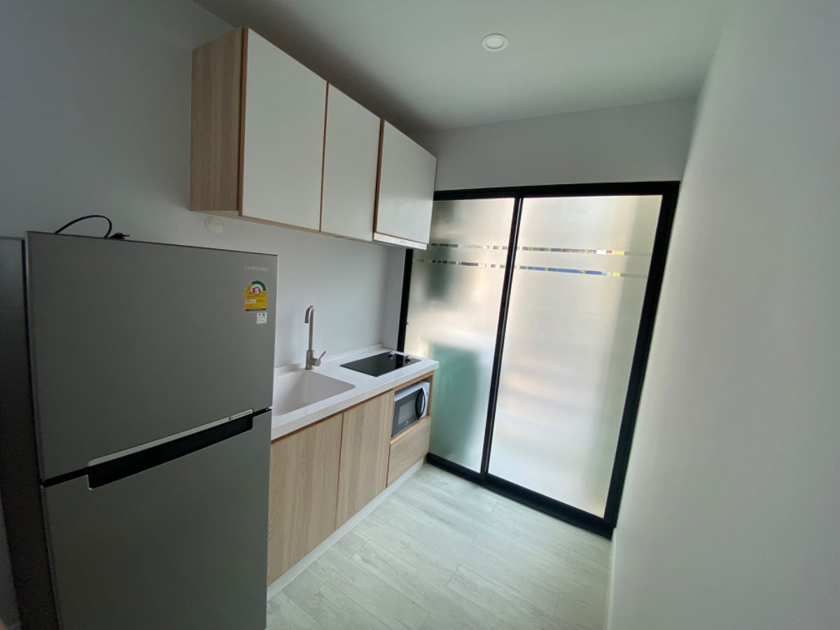 รูป Vcondo Salaya ห้องริมมีหน้าต่างห้องนั่งเล่น🪟 เครื่องใช้ไฟฟ้าครบ มีเครื่องซักผ้า เจ้าของห้องดูแลเองค่ะ 🪴🧺  Ig: Vcondorental - รูปที่ 9/19