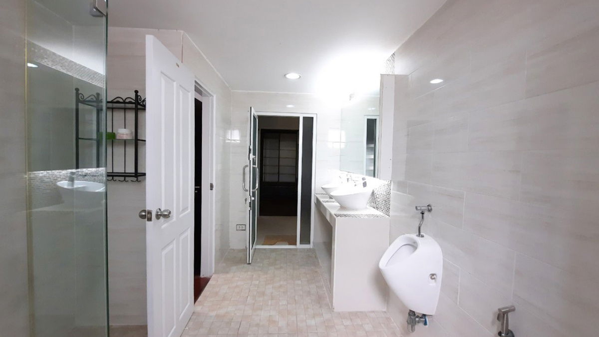 picture Urgent sale: Townhouse in Warathornville Village, Phatthanakan 44 - 3/6