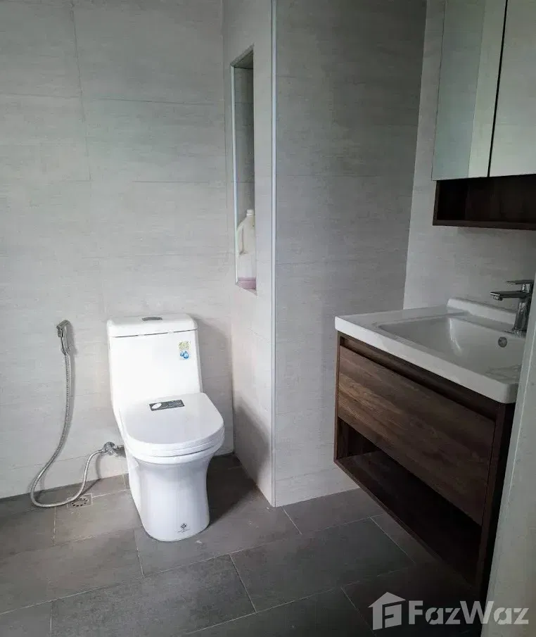 picture Sales of 93.5 sqm Bangkok Apartment Corner Unit on 37 Floors - 18/20