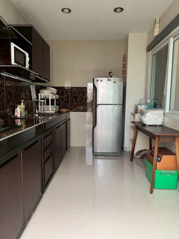 รูป 🏡 ให้เช่าทาวน์โฮม 2 ชั้น รสา แกรนวิลล์ พหลโยธิน 73  มี 3 ห้องนอน 3 ห้องน้ำ  เฟอร์นิเจอร์ครบ พร้อมครัวไทย #เลี้ยงสัตว์ได้ #ตรงข้ามตลาดเซฟวัน  - รูปที่ 5/11