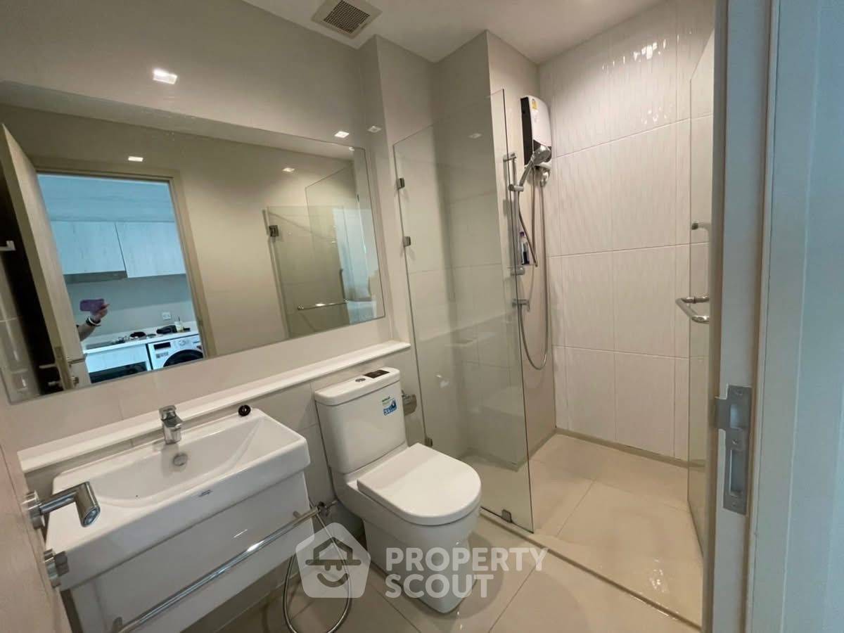 picture Studio Condo at Life One Wireless near BTS Phloen Chit (ID 2251921) - 7/7