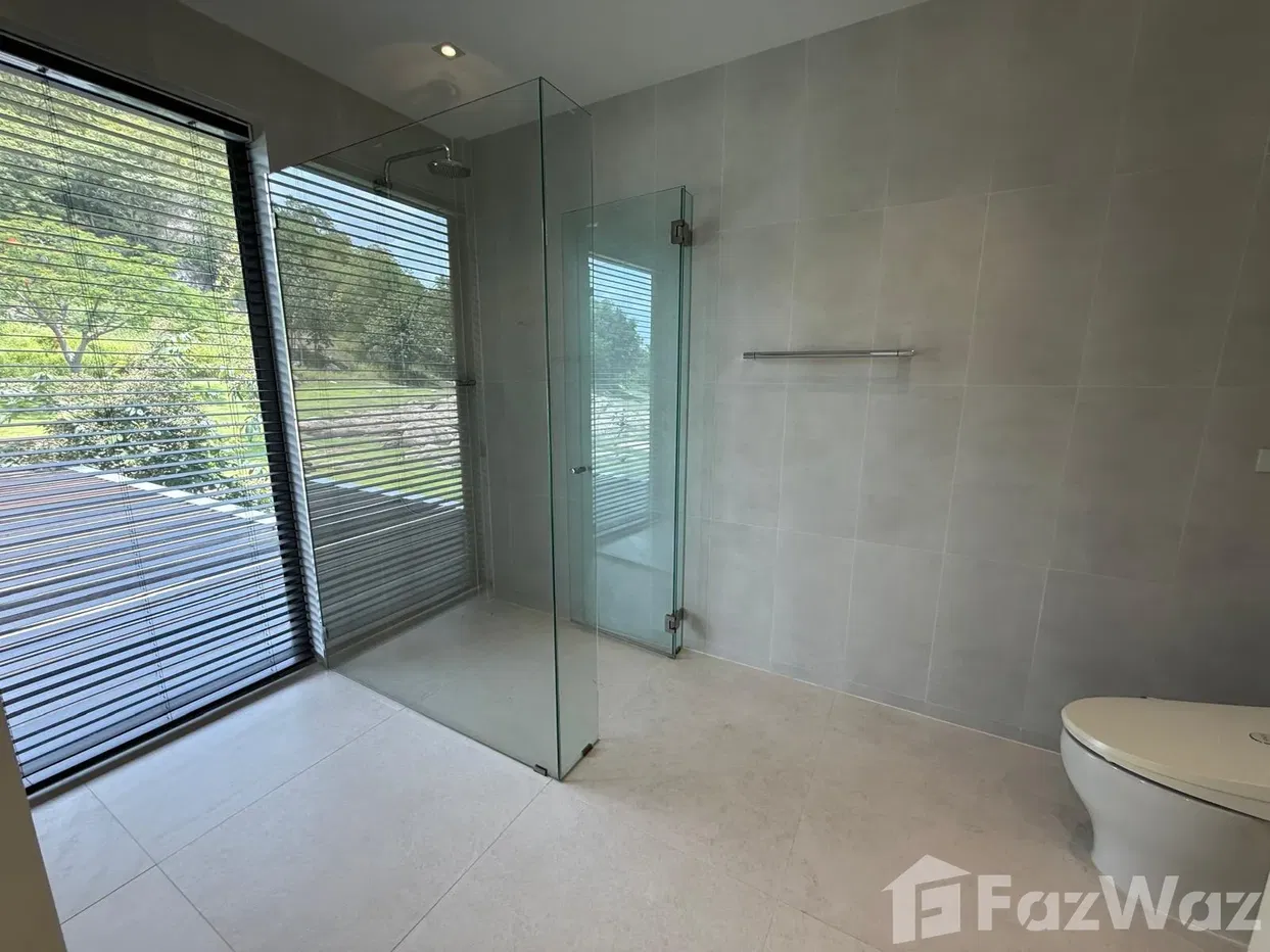 picture Exceptional 4-Storey Villa at Black Mountain Golf Resort - 32/83