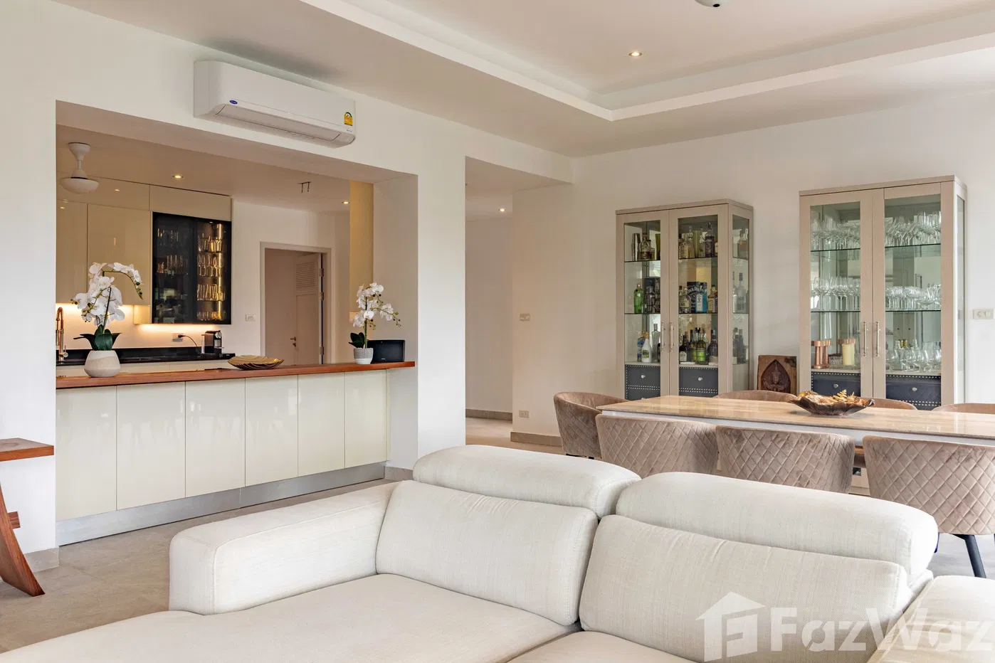 picture Stunning beachfront penthouse with a private pool and 3 bed - 16/35