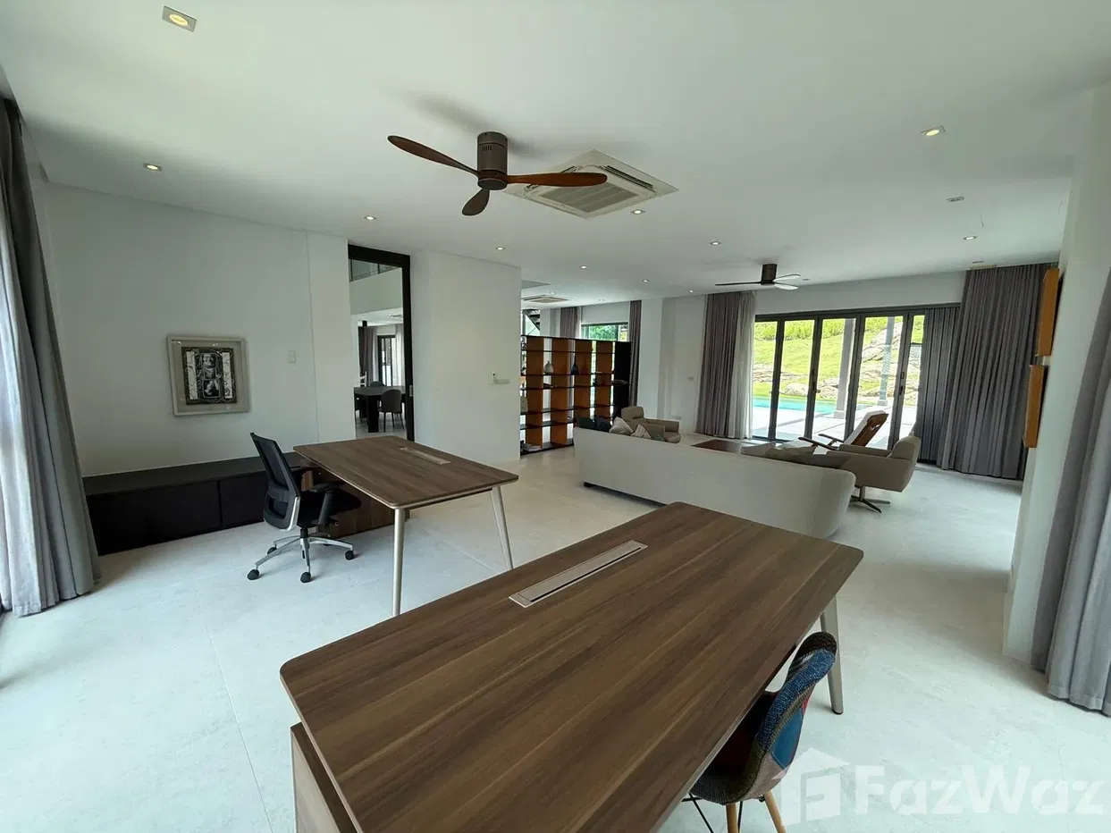 picture Exceptional 4-Storey Villa at Black Mountain Golf Resort - 36/83