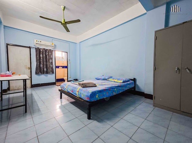 picture 7-storey apartment building for sale in a high-demand area near MRT Charan 13. Strong structure, consistent high occupancy - 10/22