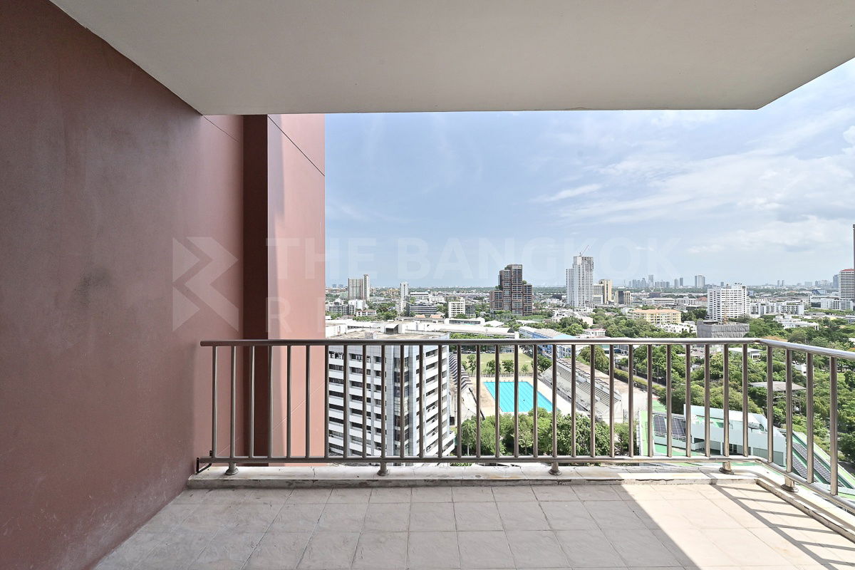 picture Burasiri Krungthep Kreetha 🌟 𝐄𝐱𝐜𝐥𝐮𝐬𝐢𝐯𝐞 𝐑𝐞𝐧𝐨𝐯𝐚𝐭𝐞𝐝 𝐇𝐨𝐮𝐬𝐞 in Prestigious Luxury Development 🏡 - 22/23