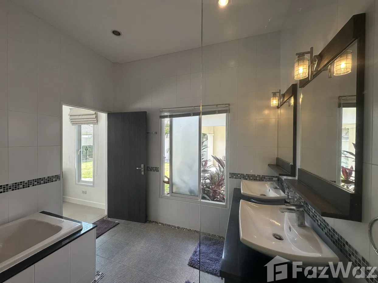 picture Large Private 4 Bedroom Pool Villa with Guest House - 25/31