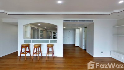 ขายคอนโด : Newly Renovated Large Unit for Sale  1164276