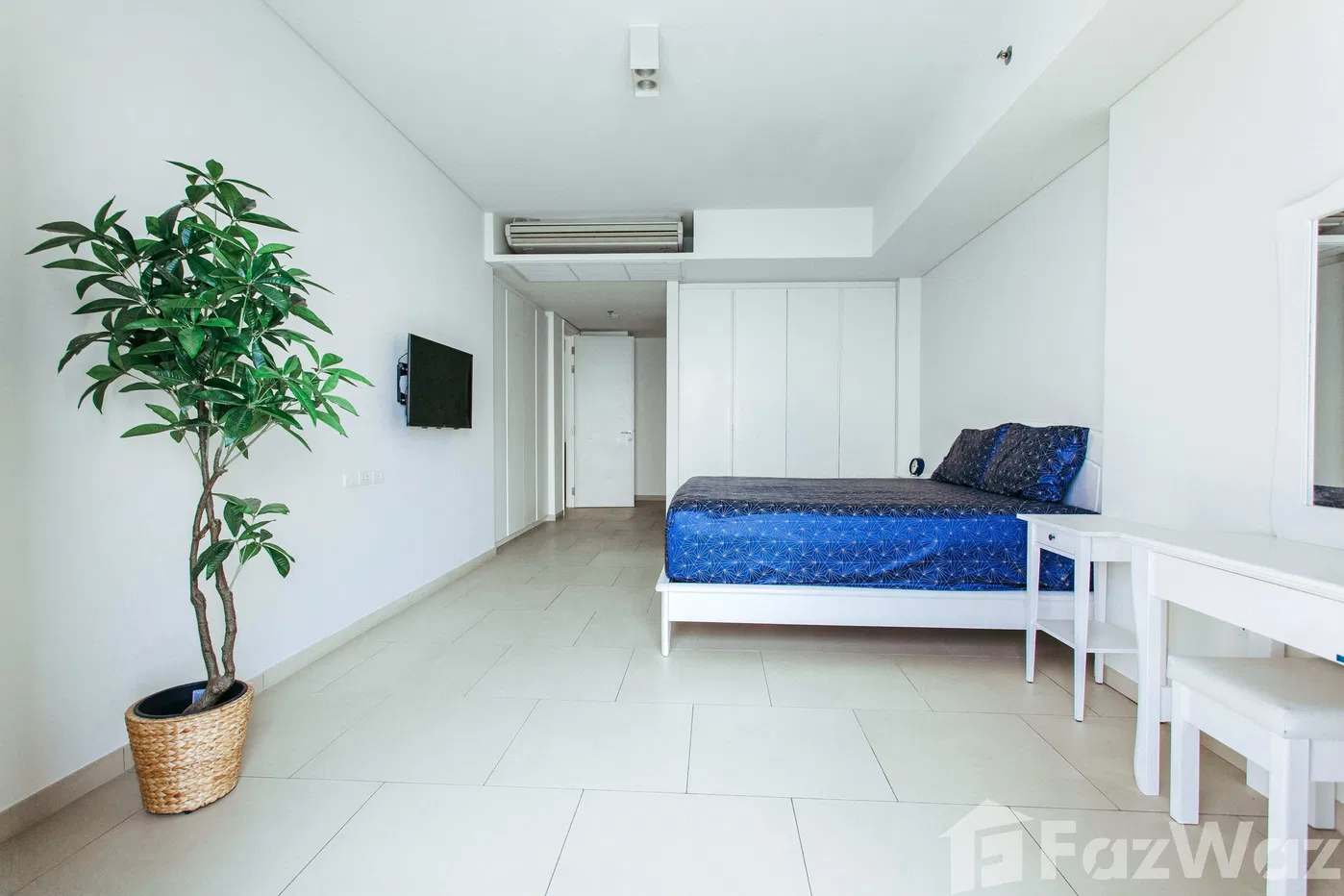 picture Duplex 3 bed 4 bathroom in Zire Wongamat in North Pattaya, - 12/12