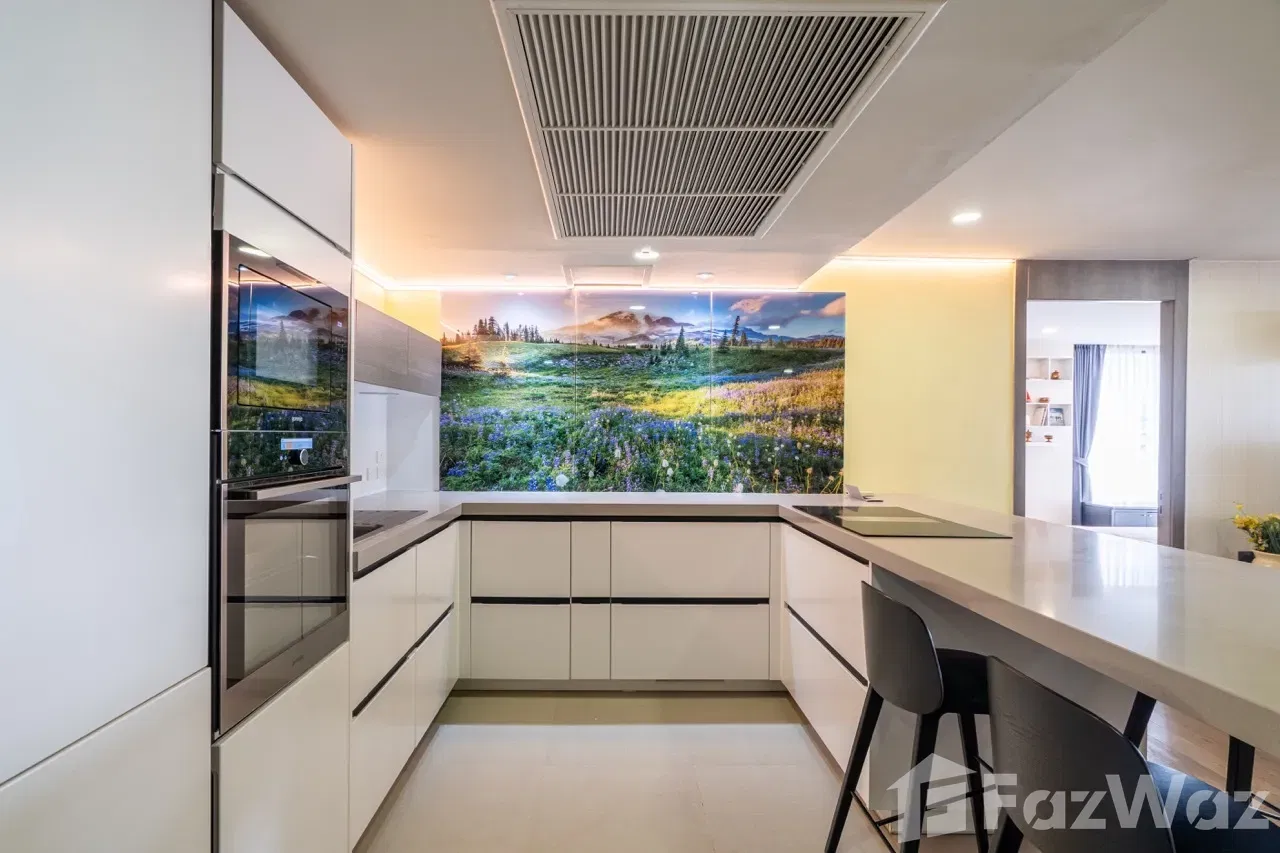 picture Executive low-rise top floor living - 3/26
