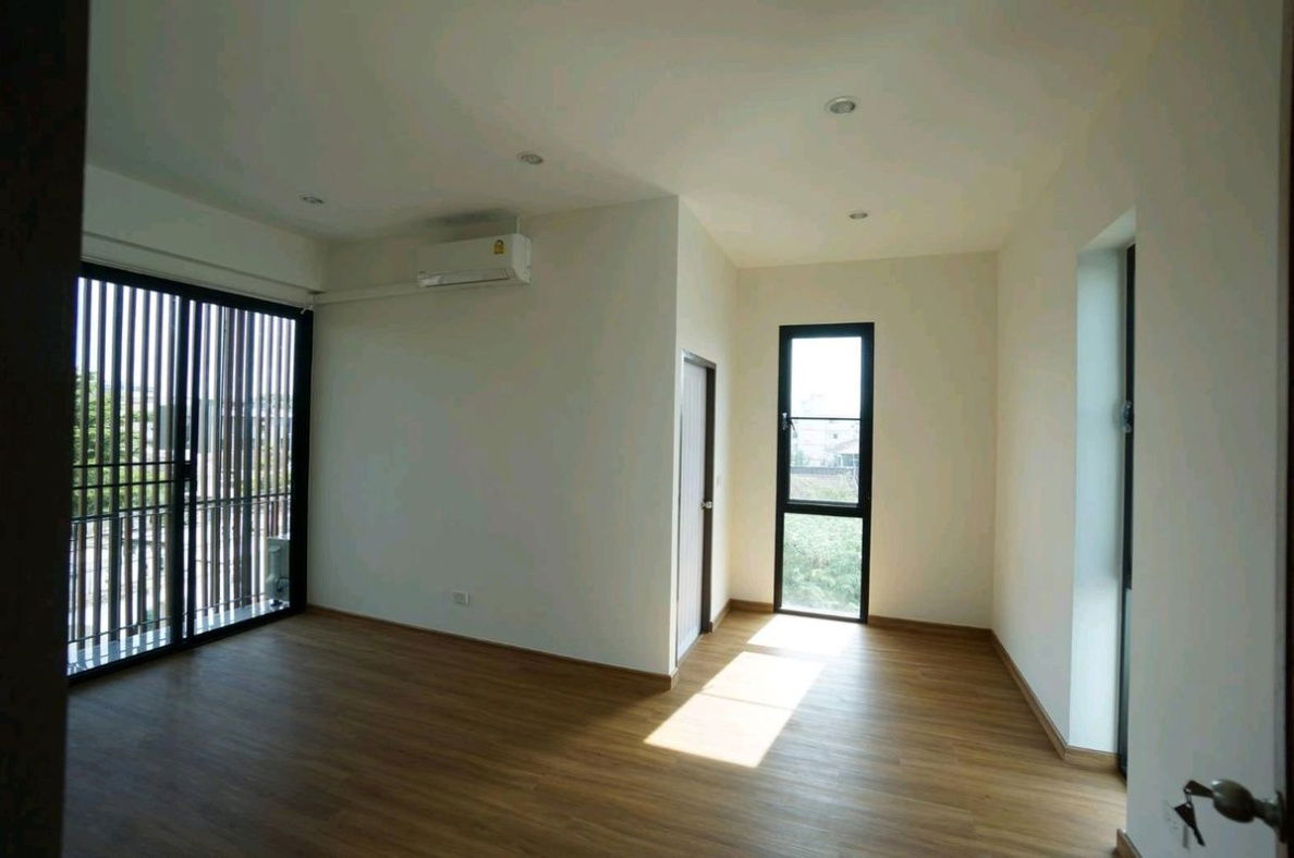 picture Home office, semi-detached house, Soi Ratchada, near the MRT, Ratchada-Lad Phrao intersection - 6/10