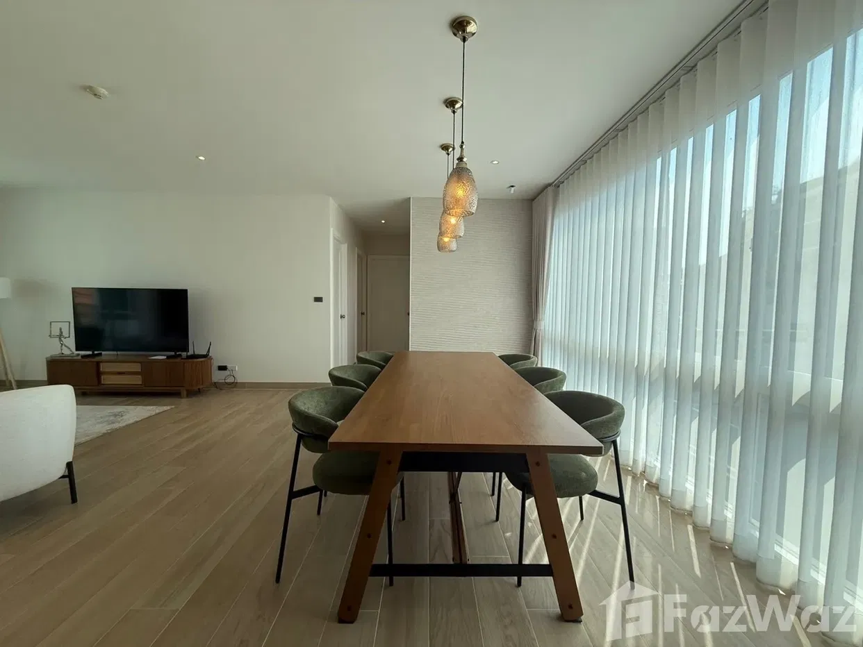 picture Newly Renovate 3 bedroom Condo at The Breeze - 17/39