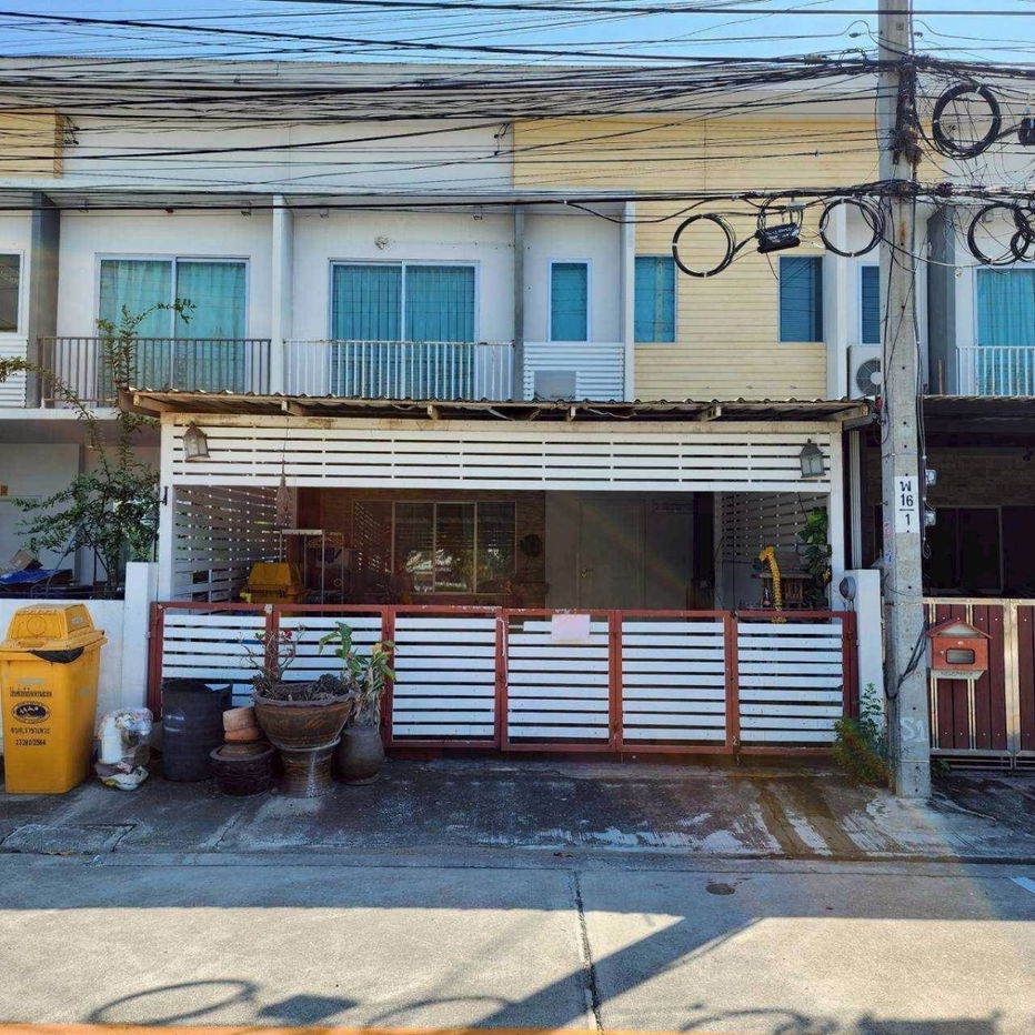 picture Townhouse for rent, 2 floors, The Connect Village 12a, King Kaew 37, front of house next to garden (N.1817) - 3/9