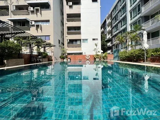 picture Sukhumvit condo near BTS Nana, city view, fully occupied. - 45/56