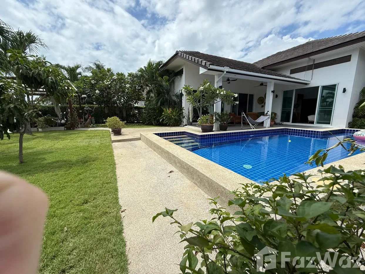 picture Charming 3-Bedroom Villa with Open Views - 9/32