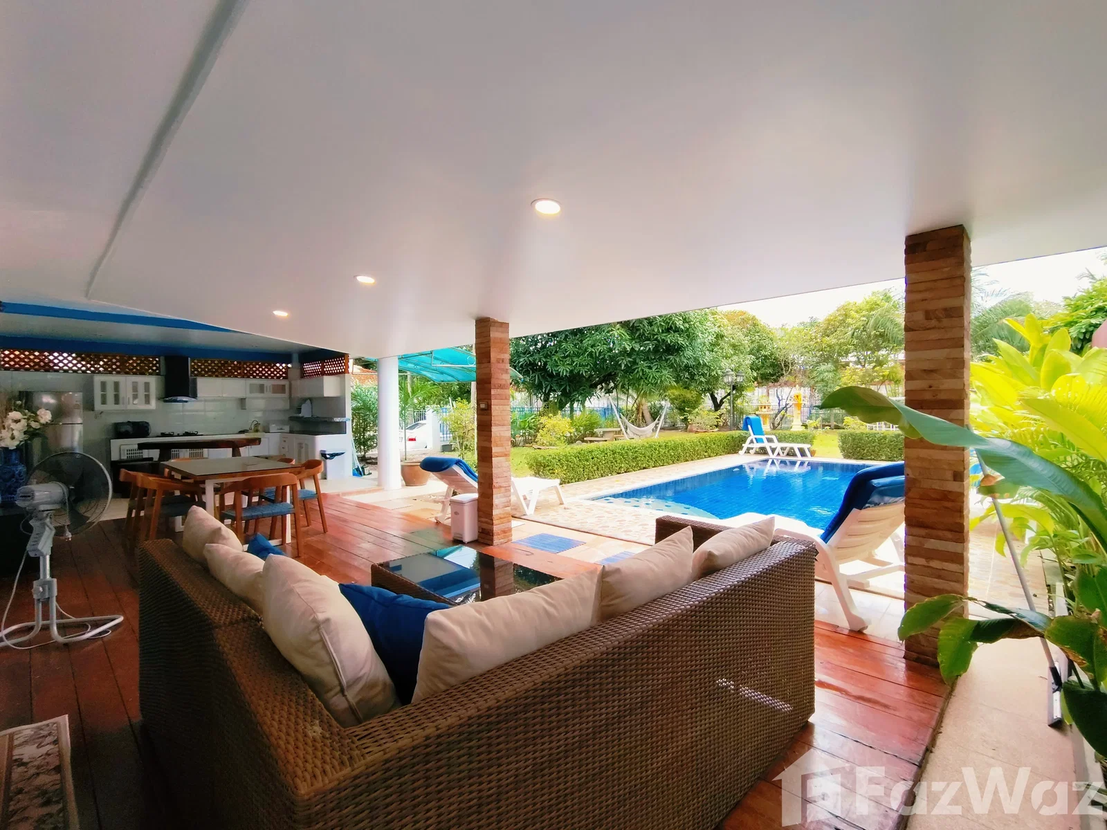 Cozy Villa With Pool And Large Garden 5563767 - image 2