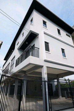 ให้เช่า อาคารสำนักงาน โฮมออฟฟิศ 3 ชั้น ย่านพระราม 9 เดอะไนน์ พระราม 9