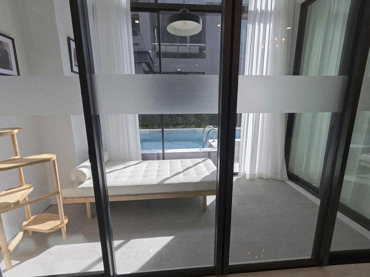 picture For Rent: 3-Storey Detached Private Pool Villa, Super Luxury Level, in the Liab Duan–Ramintra Area. - 9/31