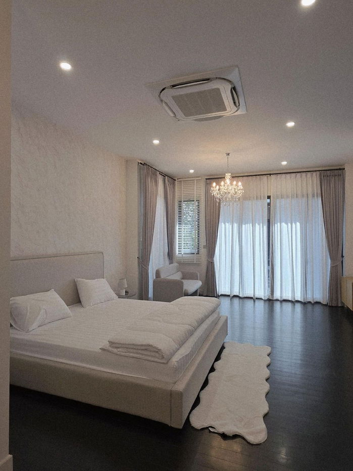 picture For Rent: 3-Storey Detached Private Pool Villa, Super Luxury Level, in the Liab Duan–Ramintra Area. - 25/31