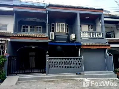 Townhouses for rent Bang Lamung Chonburi : 3 Bedrooms for Rent in The Village Pattaya