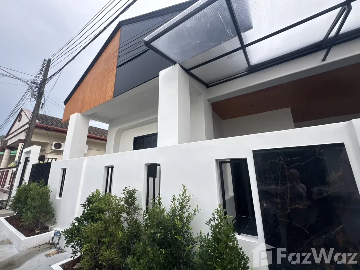 picture Renovated 3BR Semi-Detached House in Prime Chalong Location - 3/24