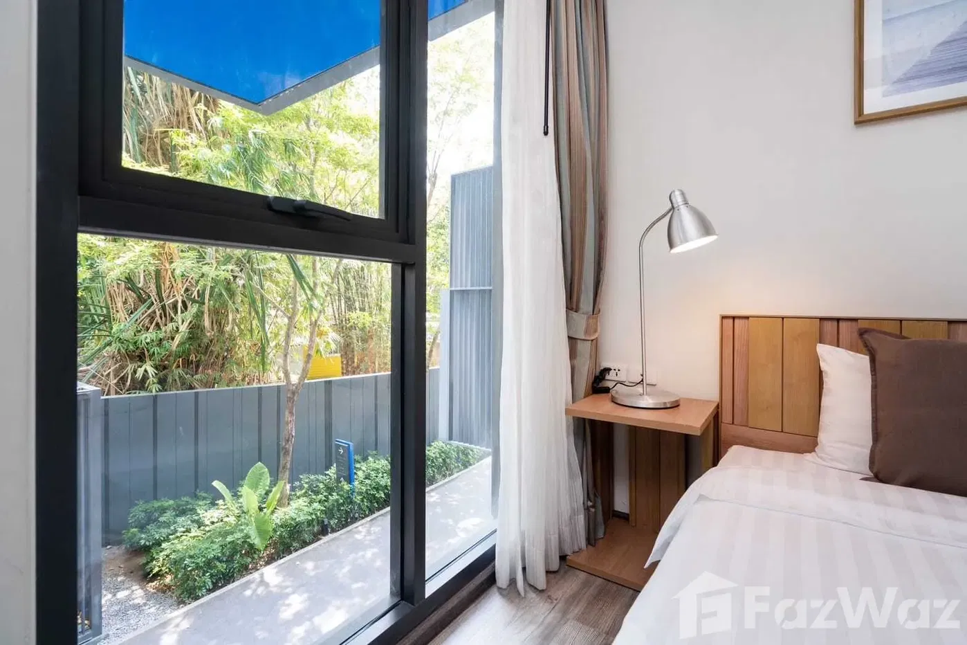 picture Foreign freehold1 bedroom condo for Sale at the Deck - 10/17