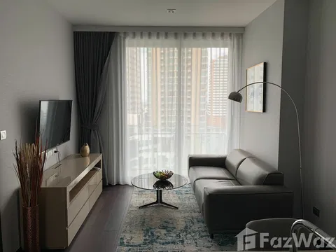 Fully furnished 1-bed corner unit, 50m to BTS Thonglor