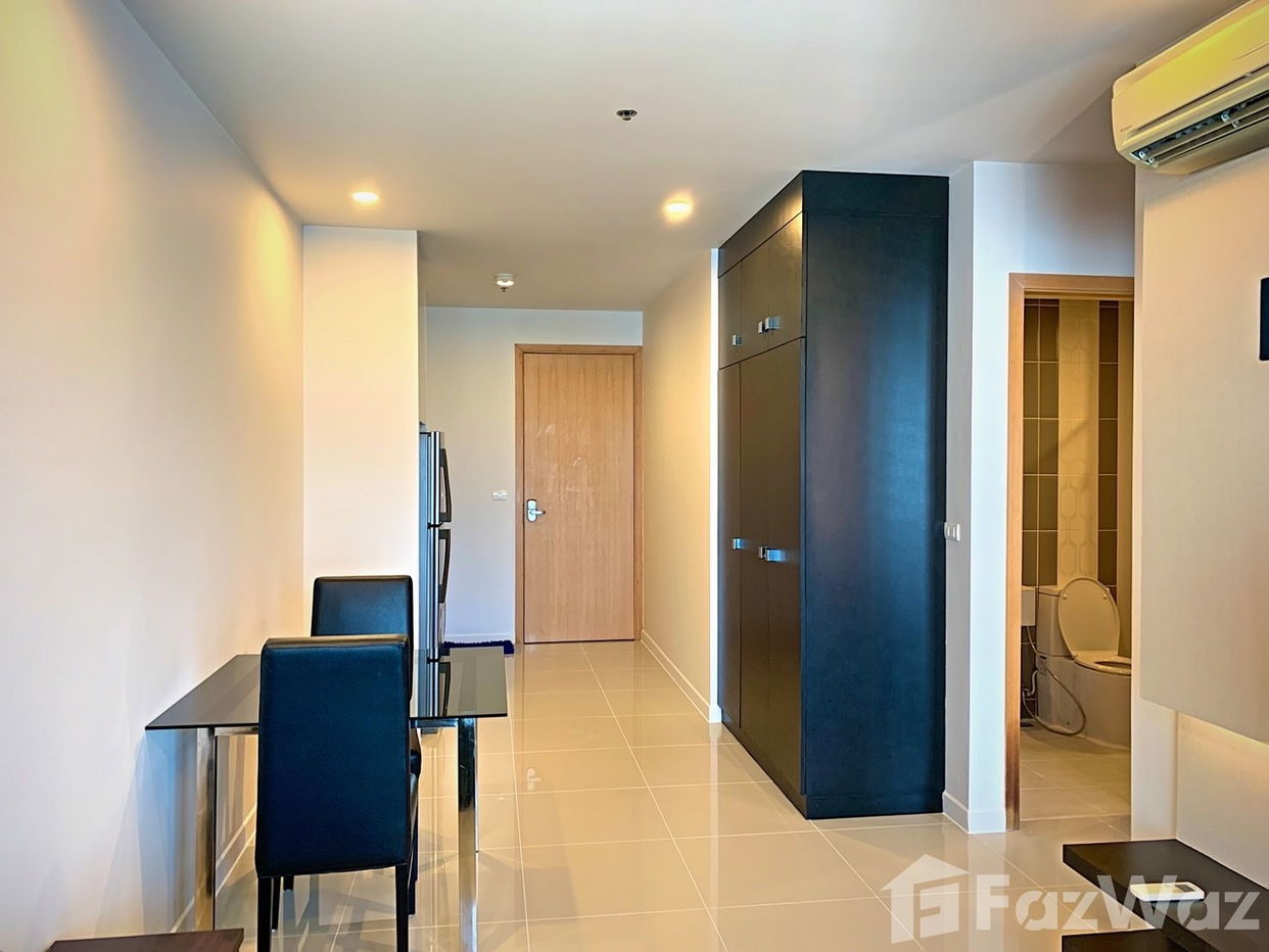 picture stunning view circle condo 1bed - 2/10