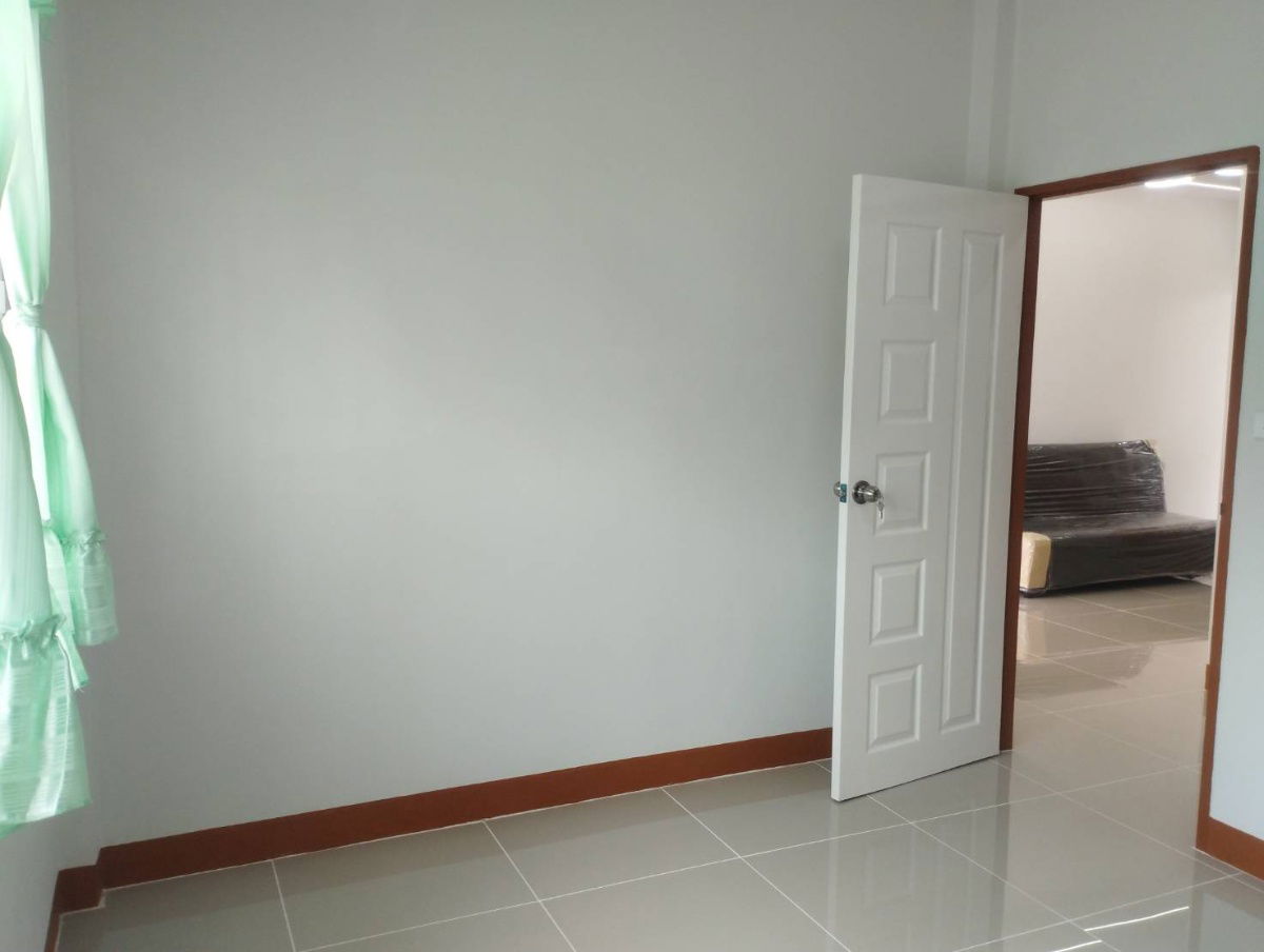 picture Town House near Lamphun Industrial Estate - 9/15