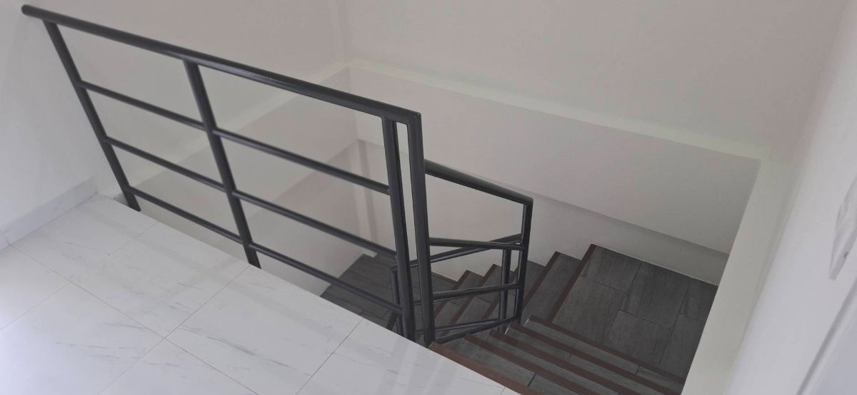 picture 3-storey townhouse, Soi Phaya Suren 17 (renovated) - 8/9