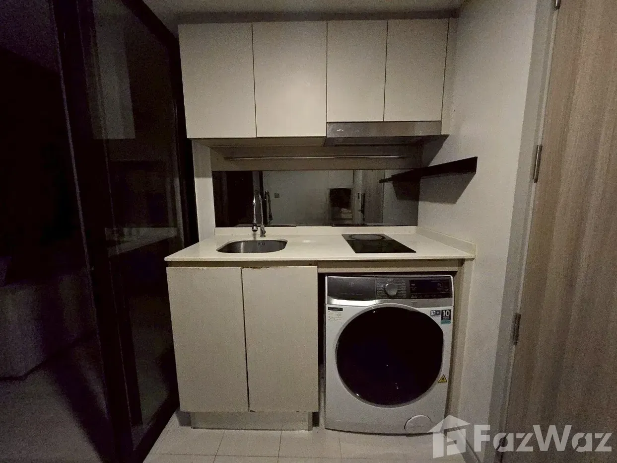 picture Luxury Condo in Prime CBD location in Bangkok - 8/11