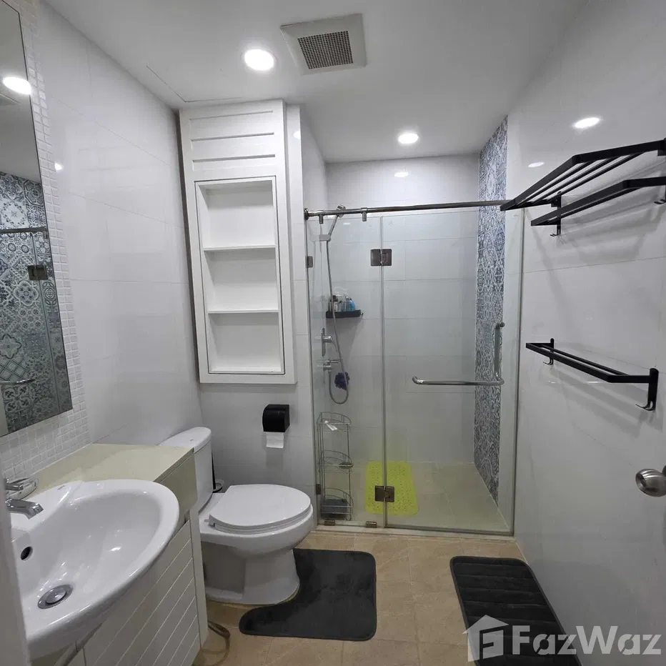 picture Corner Unit with Lake and Park Views - 7/16