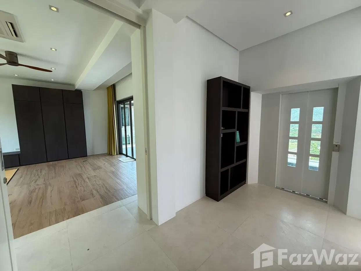 picture Exceptional 4-Storey Villa at Black Mountain Golf Resort - 72/83
