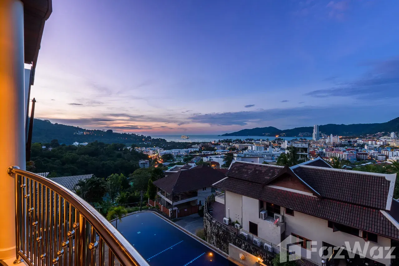 picture Stunning seaview townhouse with shared pool and garden. - 18/30