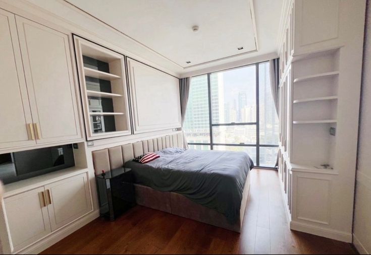 Rent The Bangkok Sathorn, beautiful, luxurious, with private elevator, near BTS Surasak. Interested, add Line @841qqlnr