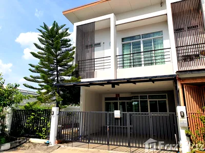 Townhouses for rent Bang Khae : 3 Bedroom Townhouse for rent at The Miracle Plus Phetkasem 63 Project 1
