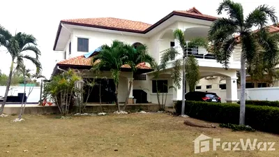 Houses for sale Bang Lamung Chonburi : 4 Bedroom Villa for sale at Lakeside Court