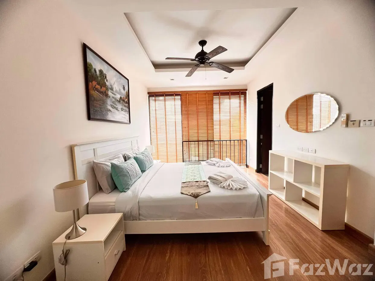 picture 3 bedroom townhouse located in Laguna area. - 11/23