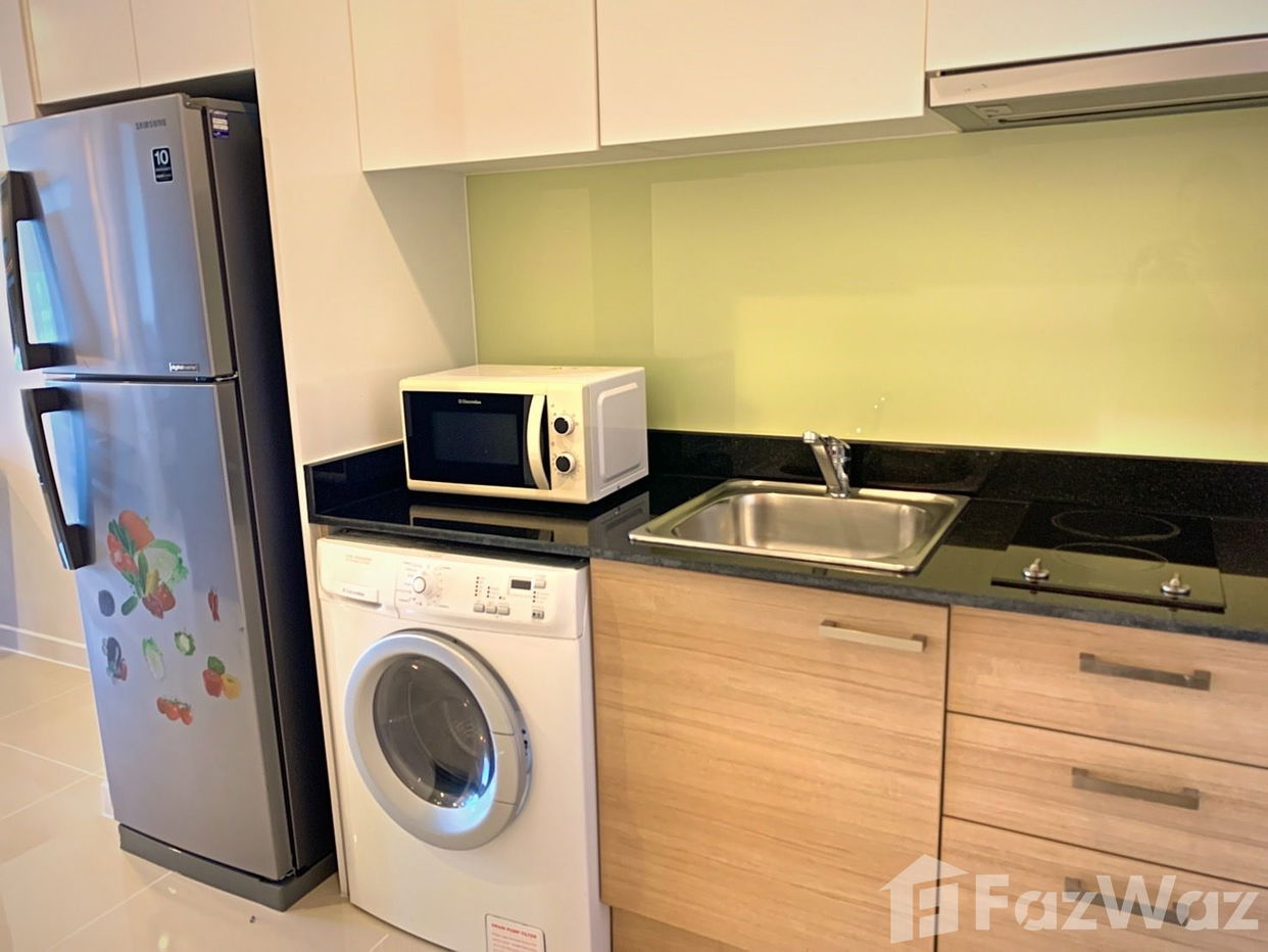 picture stunning view circle condo 1bed - 9/10