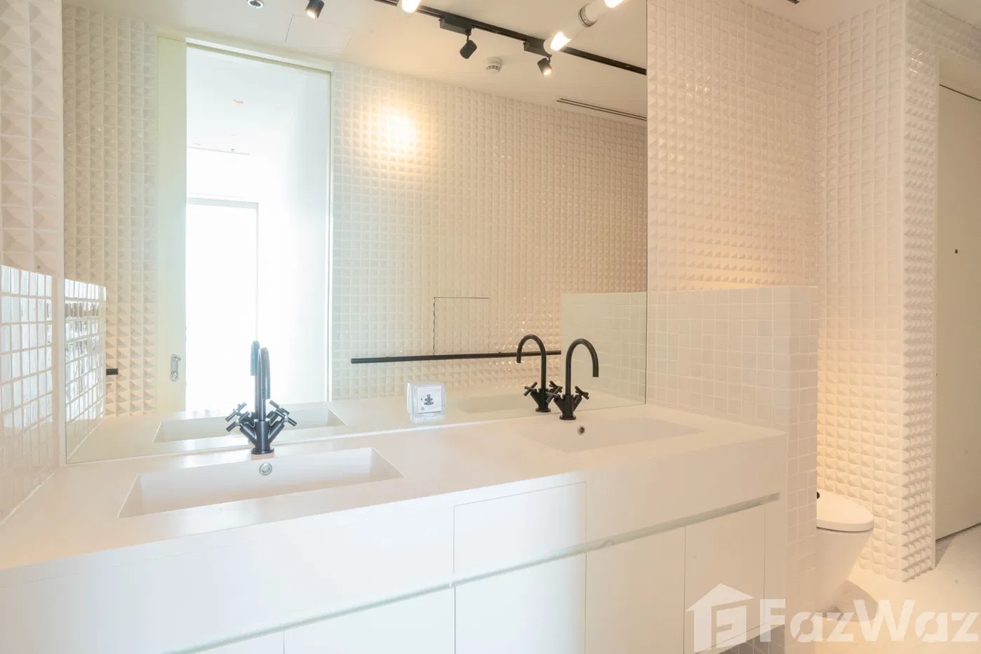 picture Amazing Pet Friendly Duplex For Sale - 10/35