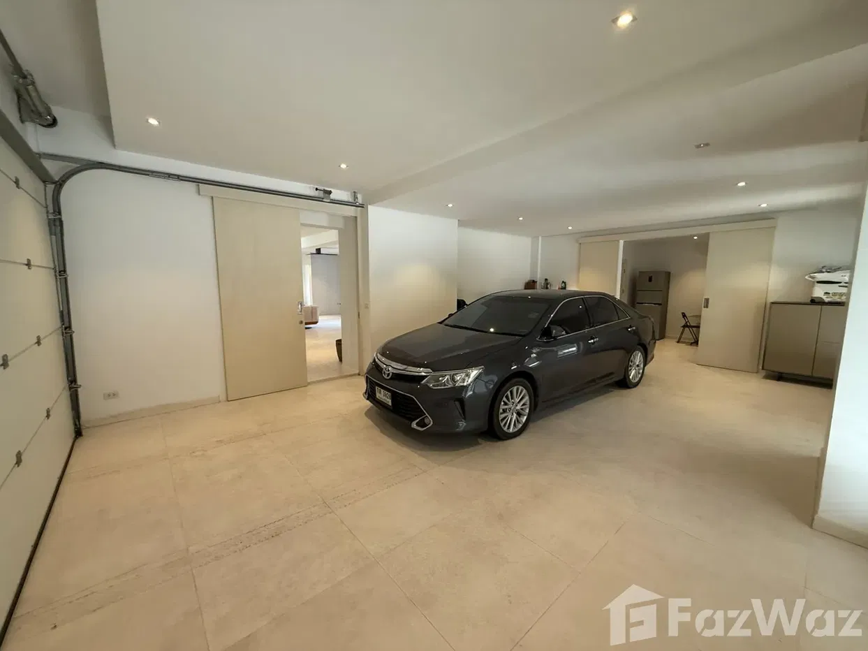 picture Exceptional 4-Storey Villa at Black Mountain Golf Resort - 54/83