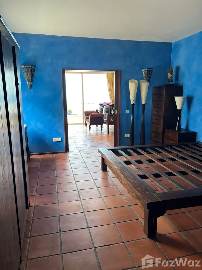 picture Stunning 2 Bed + Study Seaview Freehold Condo - 12/24