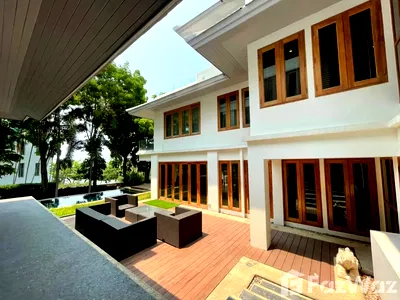 Houses for rent Pattaya : 5 Bedroom House for rent in Na Kluea, Chon Buri