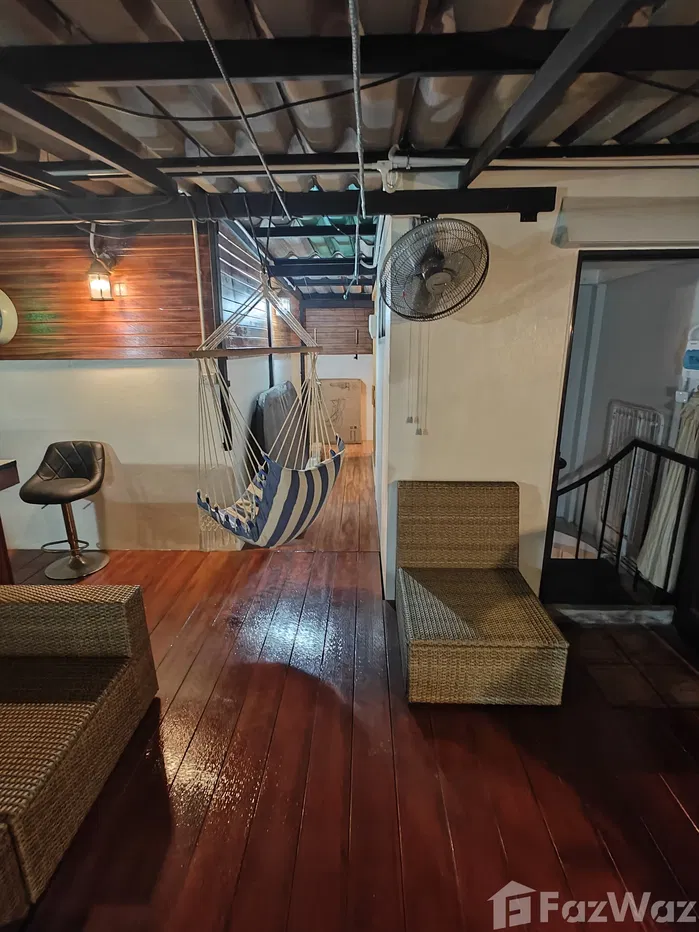 picture Large Two bedroom Duplex Excellent Value - 9/19